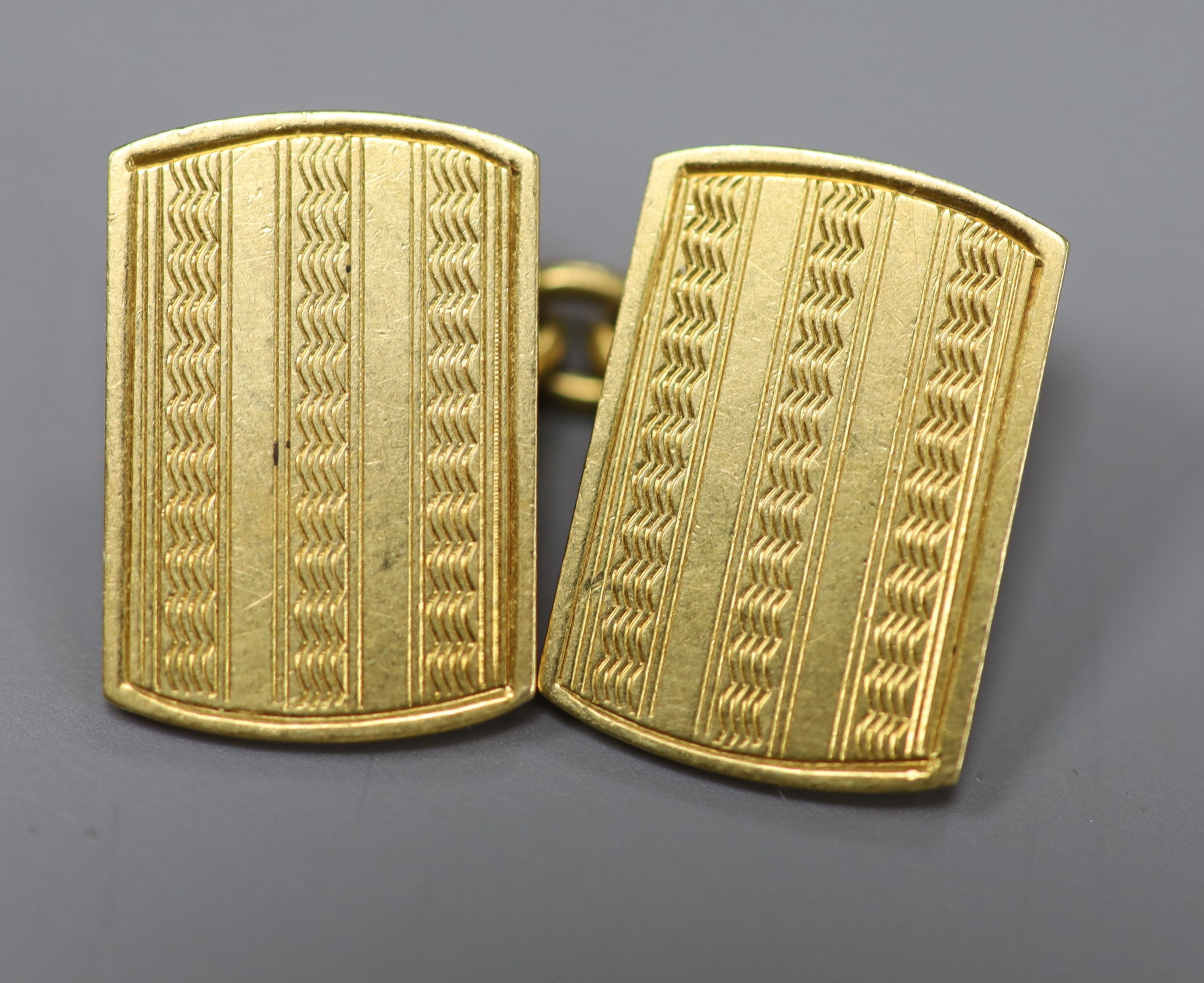 A single 18ct gold cufflink, 5 grams.